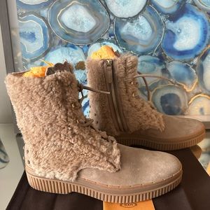 Tod’s Tan Shearling & Suede Boots, NWT, size 41.5 EU